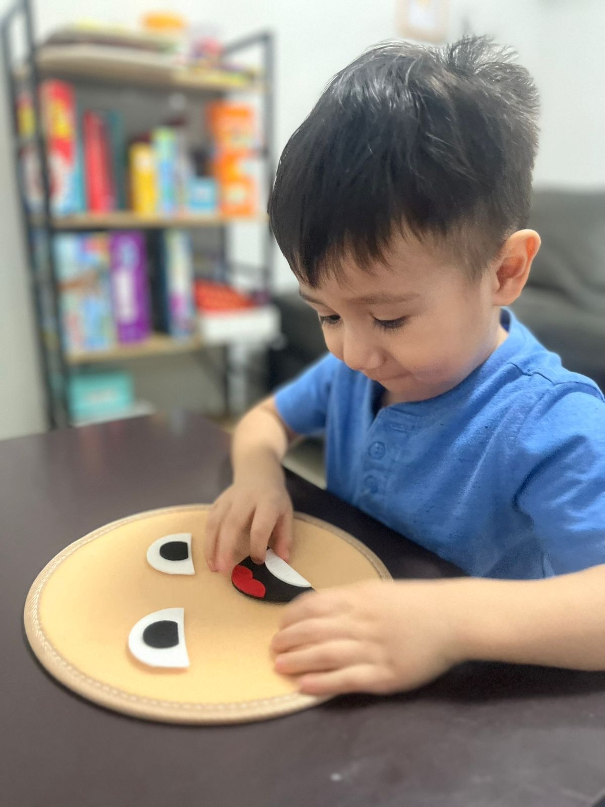 Imagen utilizada para representar un niño libre expresándose